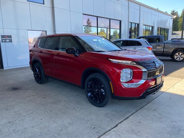 2024 Mitsubishi Outlander SE Black Edition w/Pano Roof