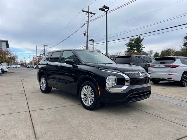 2024 Mitsubishi Outlander SE Black Edition w/Pano Roof