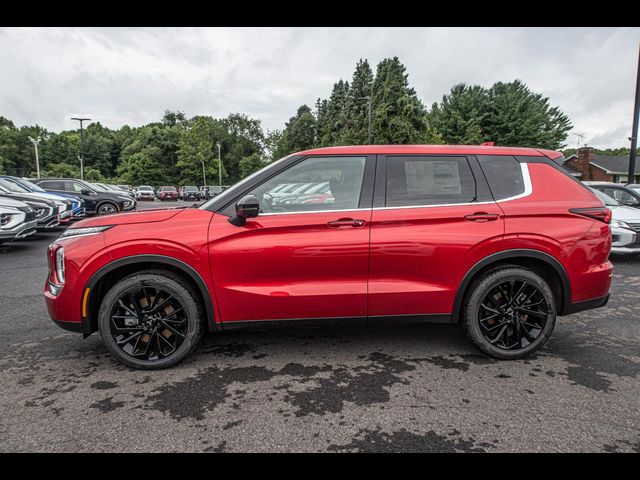 2024 Mitsubishi Outlander SE Black Edition w/Pano Roof