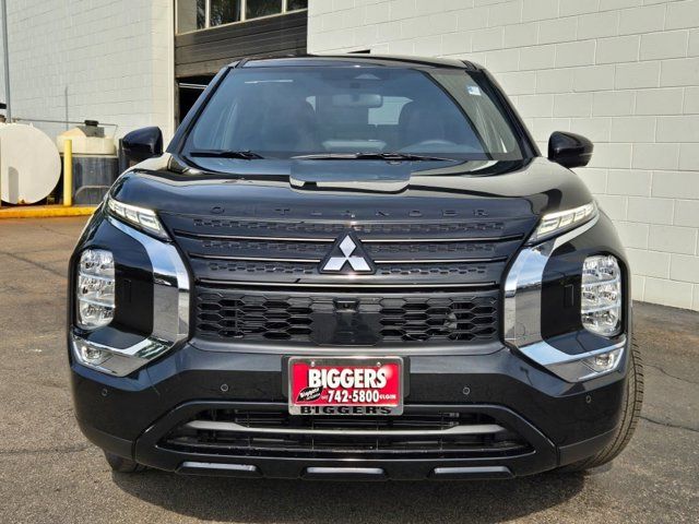 2024 Mitsubishi Outlander SE Black Edition w/Pano Roof