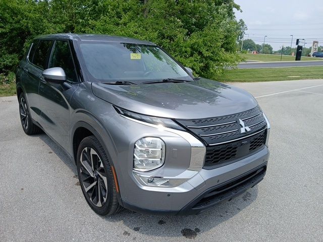2024 Mitsubishi Outlander SE Black Edition w/Pano Roof