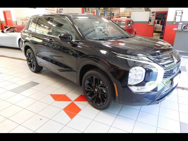 2024 Mitsubishi Outlander SE Black Edition w/Pano Roof