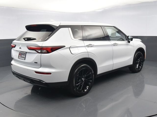 2024 Mitsubishi Outlander SE Black Edition w/Pano Roof