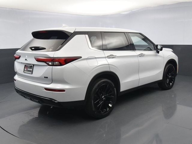 2024 Mitsubishi Outlander SE Black Edition w/Pano Roof