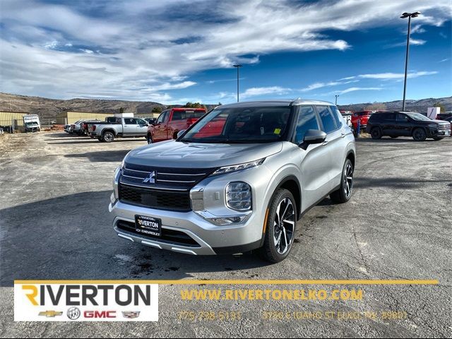 2024 Mitsubishi Outlander SE Black Edition w/Pano Roof