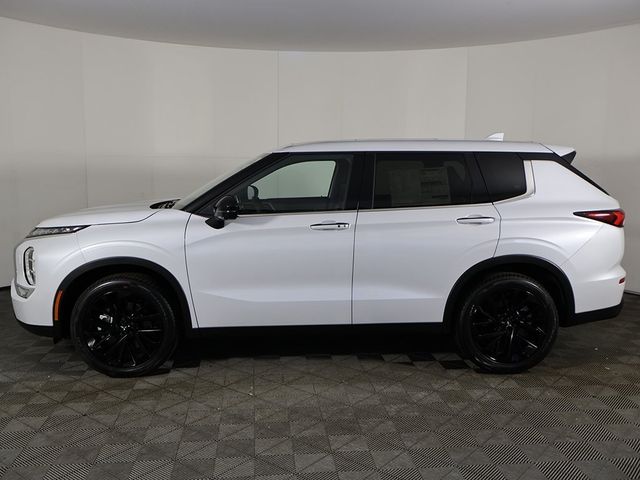 2024 Mitsubishi Outlander SE Black Edition w/Pano Roof