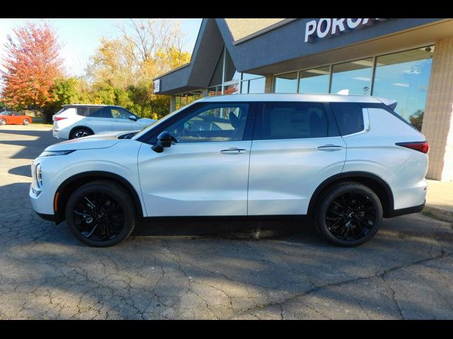 2024 Mitsubishi Outlander SE Black Edition w/Pano Roof