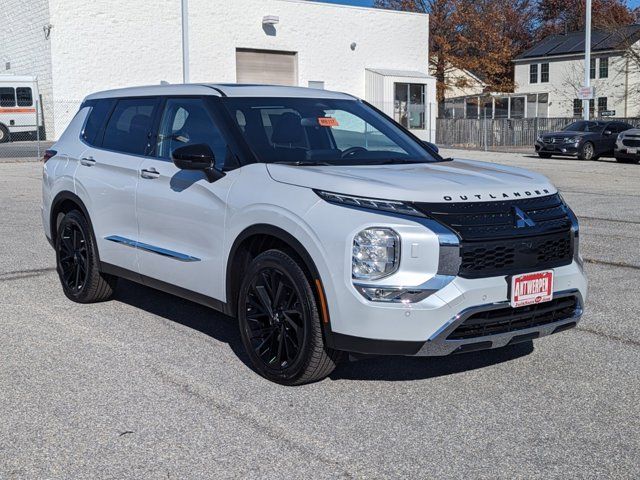 2024 Mitsubishi Outlander SE Black Edition w/Pano Roof