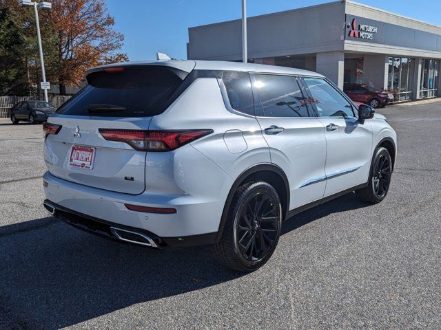 2024 Mitsubishi Outlander SE Black Edition w/Pano Roof