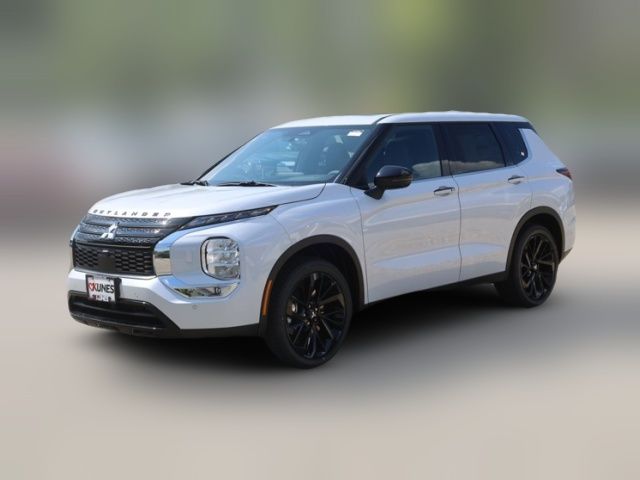 2024 Mitsubishi Outlander SE Black Edition w/Pano Roof