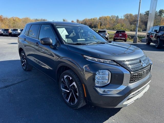 2024 Mitsubishi Outlander SE Black Edition w/Pano Roof