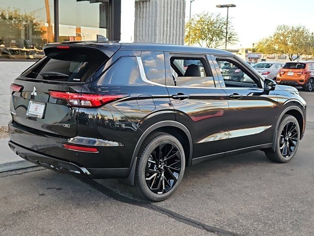 2024 Mitsubishi Outlander SE Black Edition w/Pano Roof