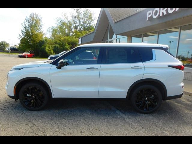 2024 Mitsubishi Outlander SE Black Edition w/Pano Roof