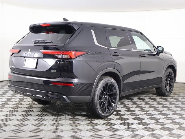 2024 Mitsubishi Outlander SE Black Edition w/Pano Roof