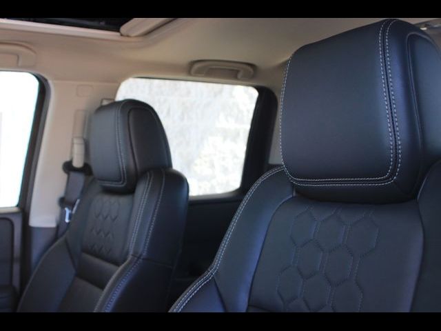2024 Nissan Frontier SL