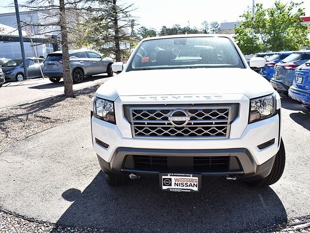 2024 Nissan Frontier SV