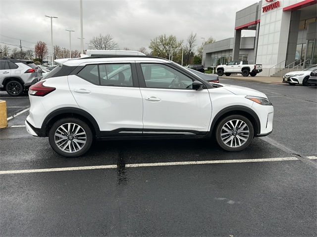 2024 Nissan Kicks SR
