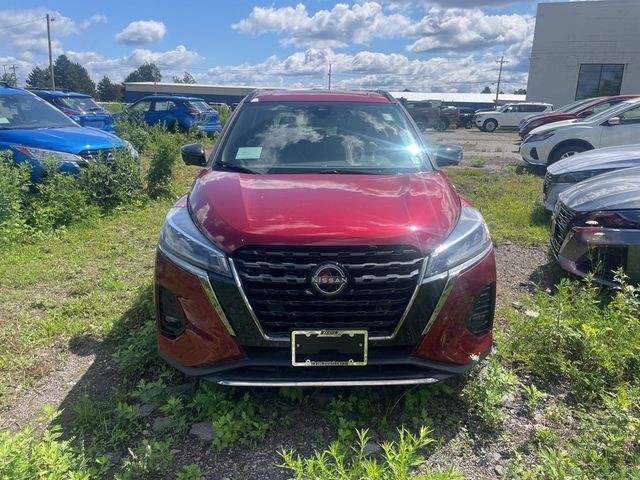 2024 Nissan Kicks SR