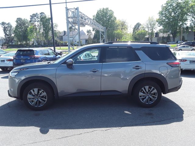 2024 Nissan Pathfinder SV