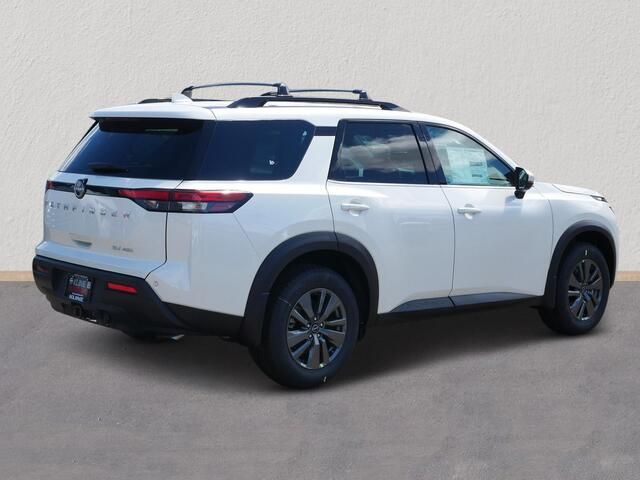 2024 Nissan Pathfinder SV