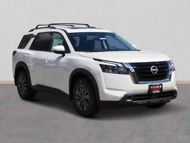 2024 Nissan Pathfinder SV