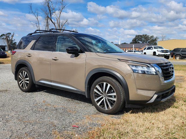 2024 Nissan Pathfinder Platinum