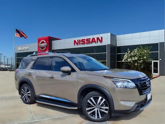 2024 Nissan Pathfinder Platinum