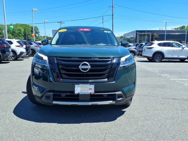 2024 Nissan Pathfinder Platinum