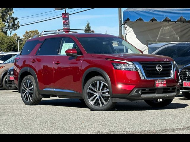 2024 Nissan Pathfinder Platinum