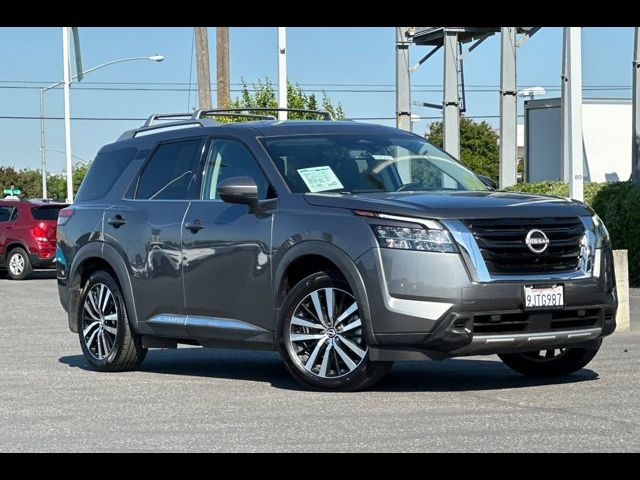 2024 Nissan Pathfinder Platinum