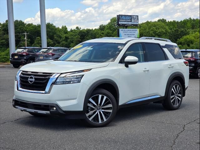 2024 Nissan Pathfinder Platinum