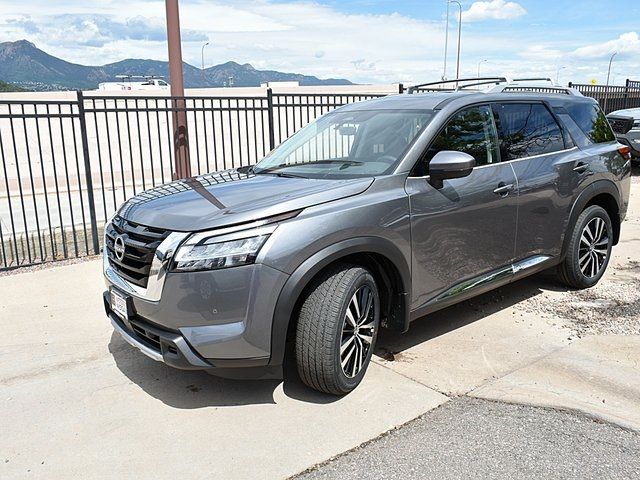 2024 Nissan Pathfinder Platinum