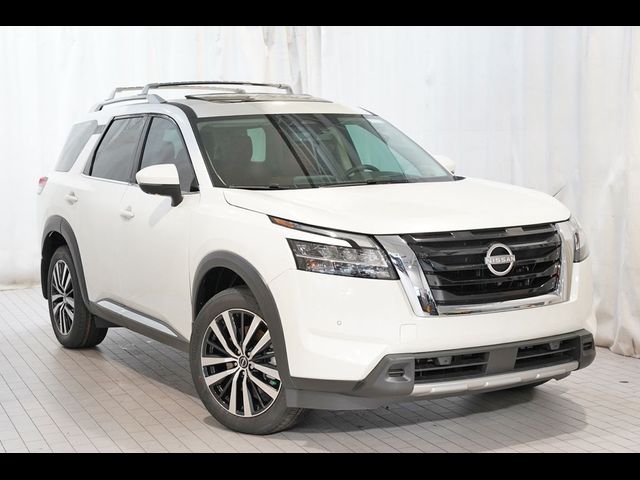 2024 Nissan Pathfinder Platinum