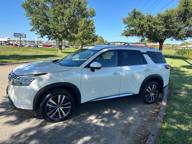 2024 Nissan Pathfinder Platinum