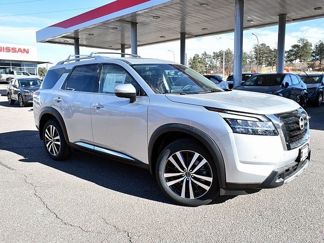 2024 Nissan Pathfinder Platinum