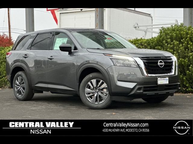 2024 Nissan Pathfinder S