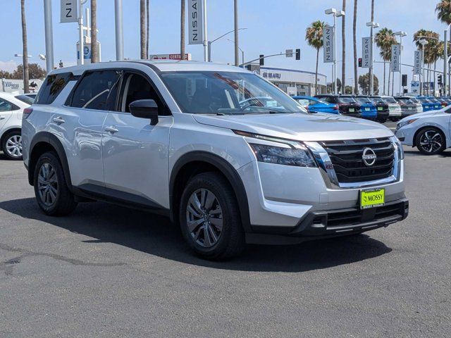 2024 Nissan Pathfinder S