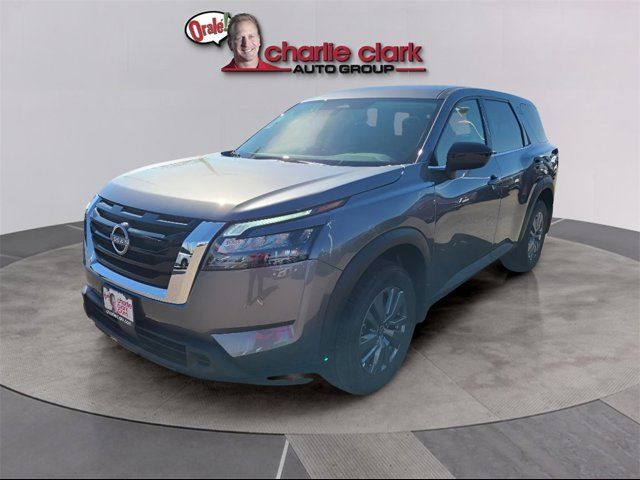 2024 Nissan Pathfinder S