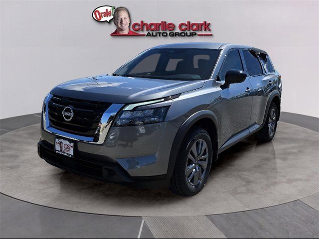 2024 Nissan Pathfinder S