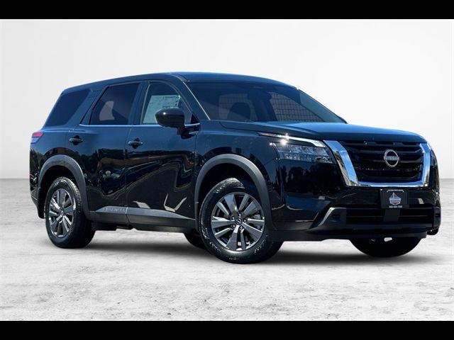 2024 Nissan Pathfinder S