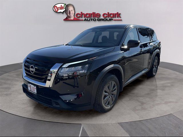 2024 Nissan Pathfinder S