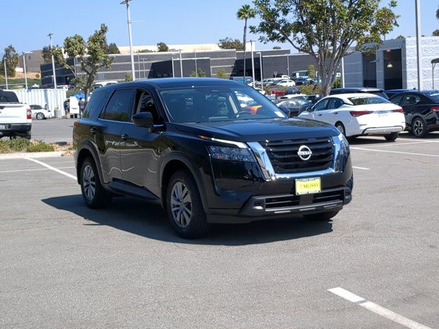 2024 Nissan Pathfinder S