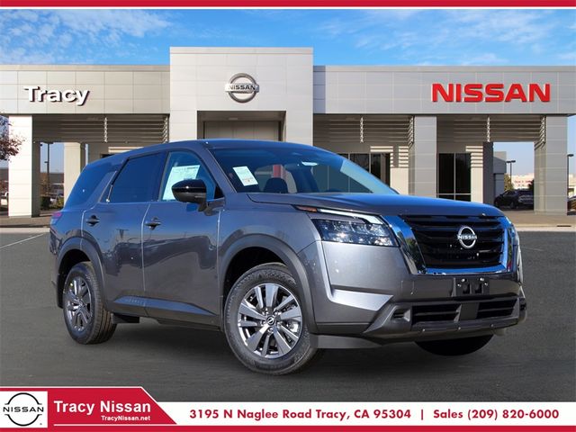 2024 Nissan Pathfinder S