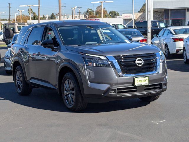 2024 Nissan Pathfinder S