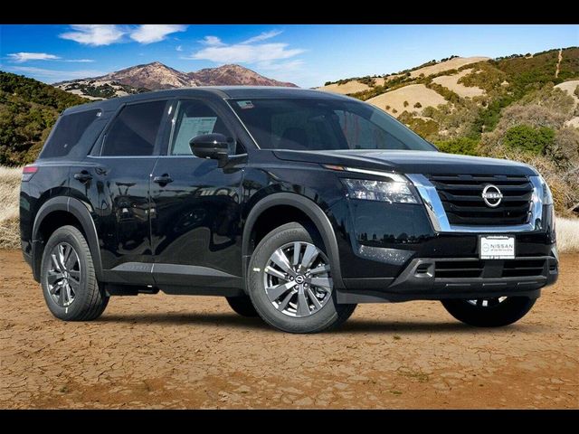 2024 Nissan Pathfinder S