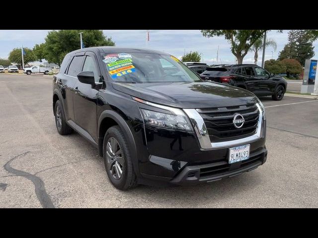 2024 Nissan Pathfinder S