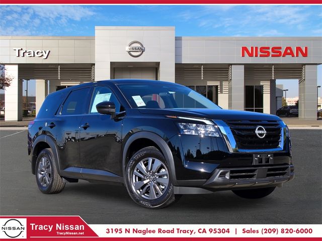 2024 Nissan Pathfinder S