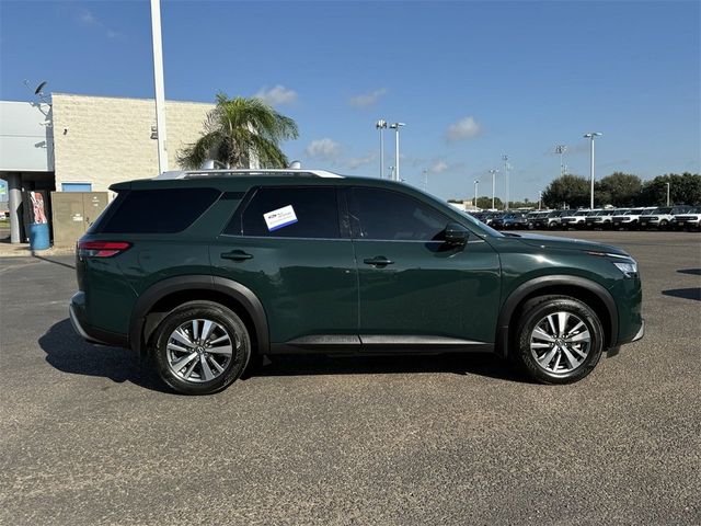 2024 Nissan Pathfinder SL