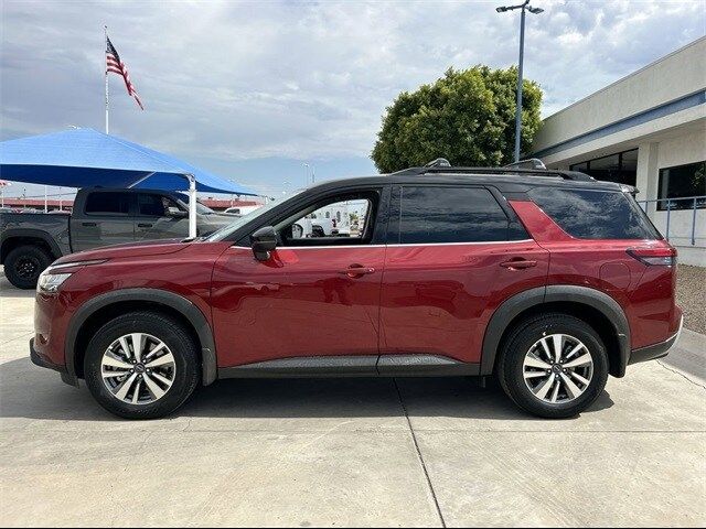 2024 Nissan Pathfinder SL