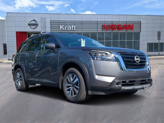 2024 Nissan Pathfinder SL